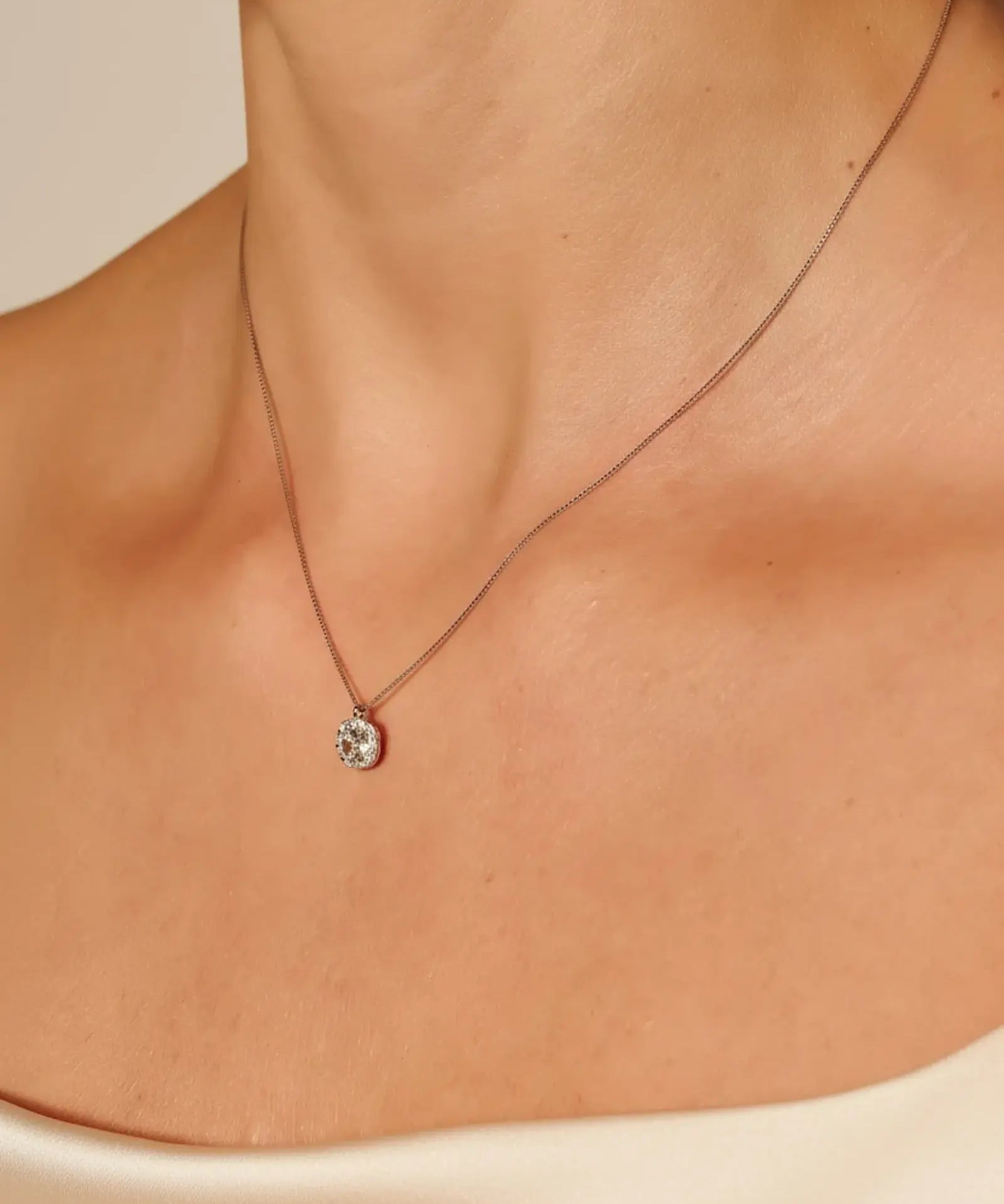 Grandinėlė ant kaklo "White Zircon"