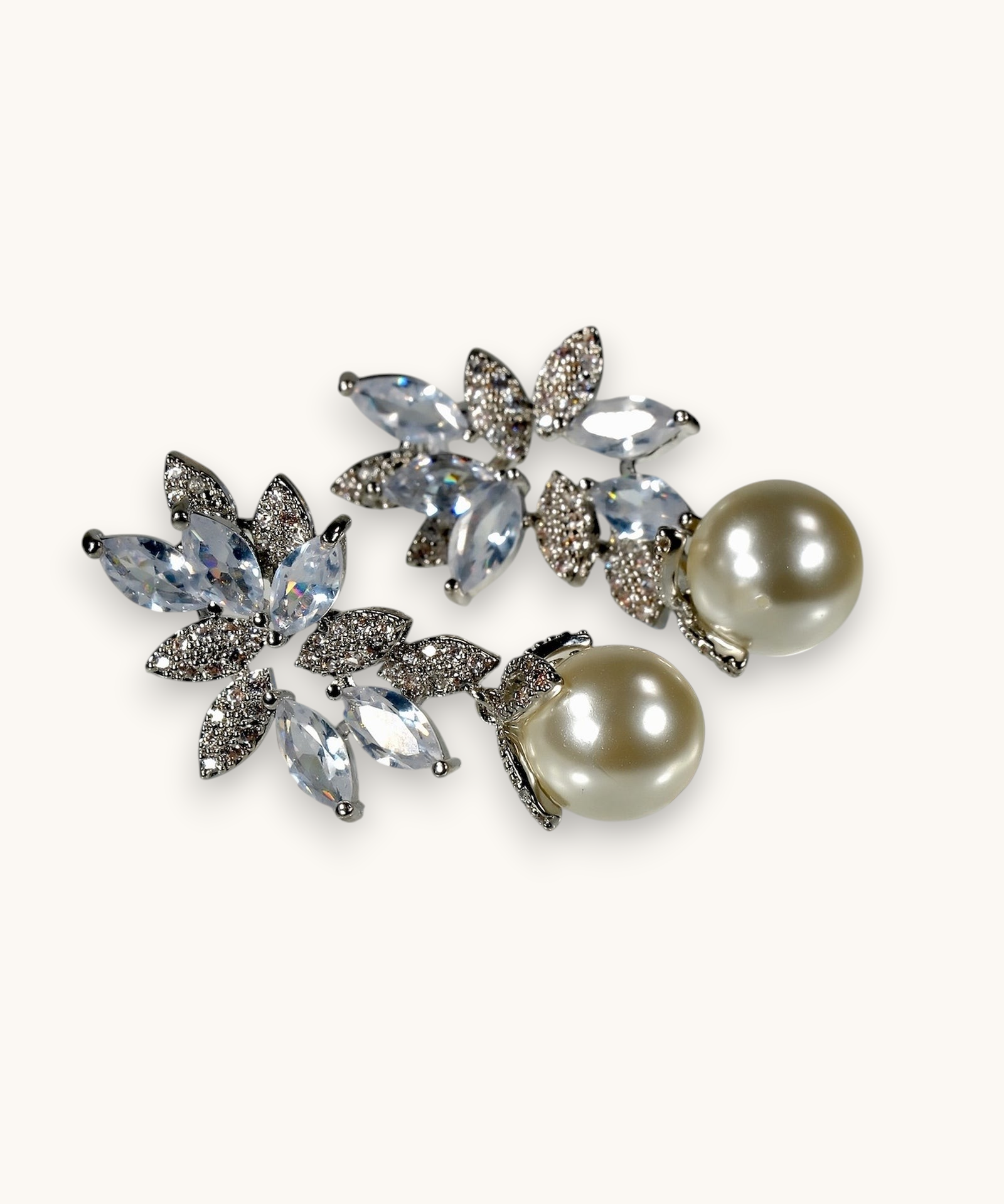 Auskarai "Floral Pearl Dangles"
