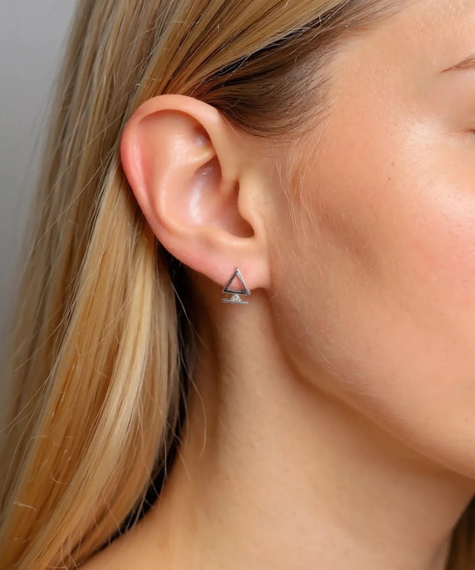 Auskarai "Triangle Stud"