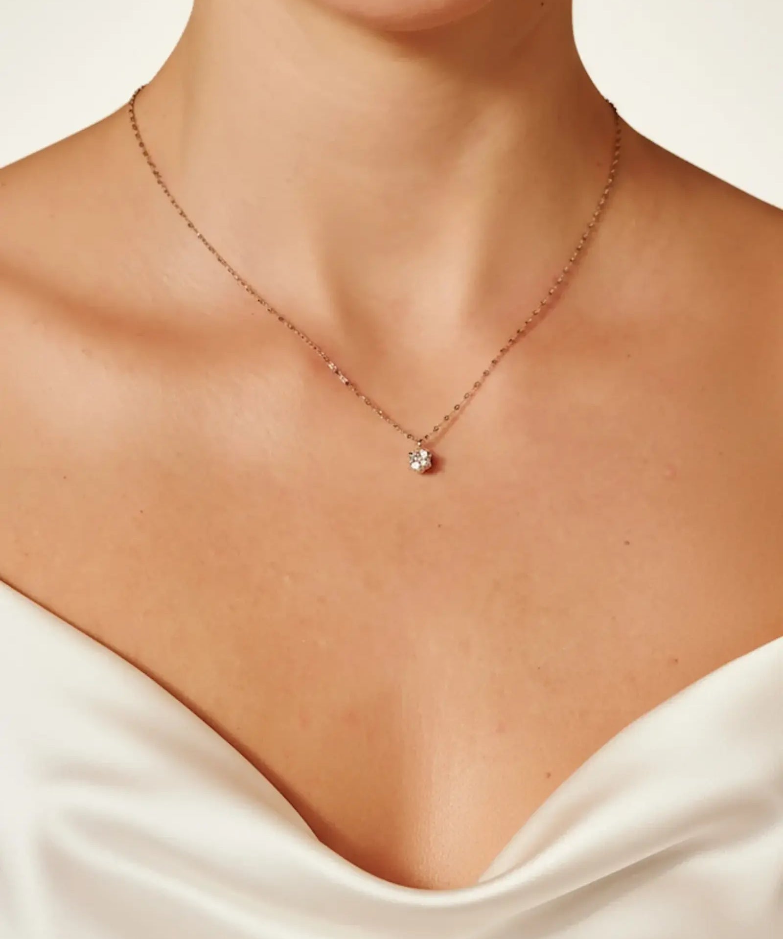 Grandinėlė ant kaklo "Round Clear"