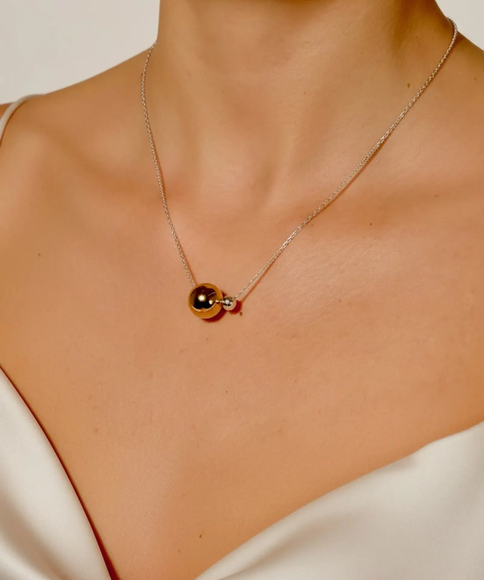 Kaklo papuošalas "Golden ball"