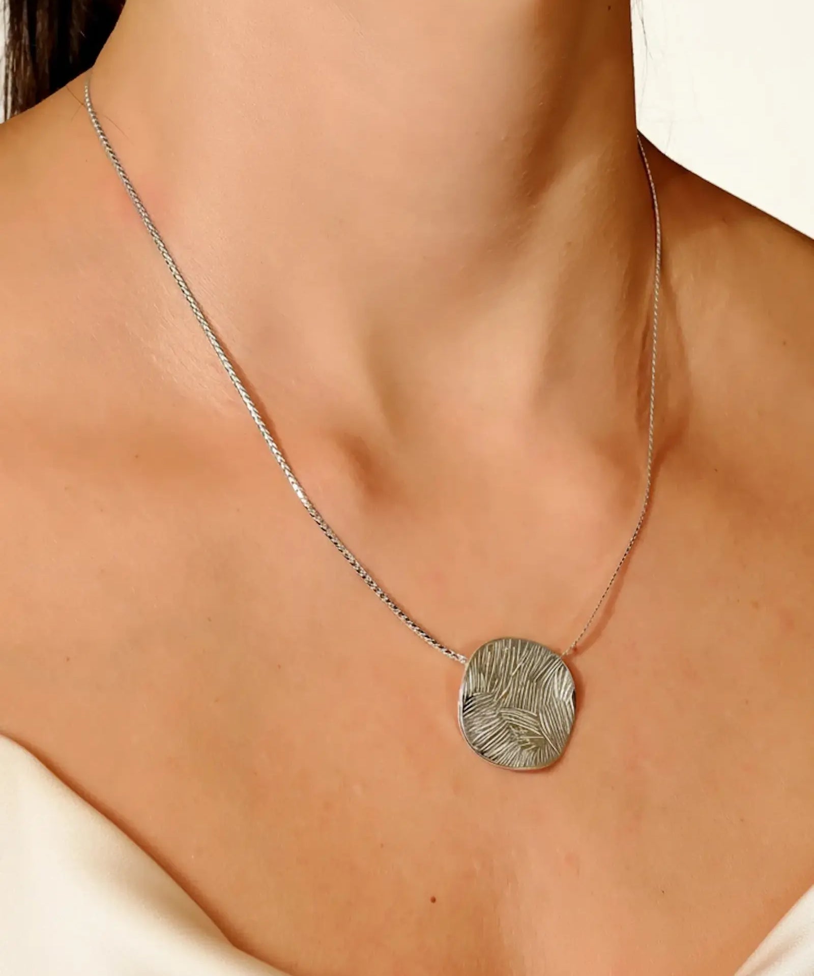 Kaklo papuošalas "Moon"