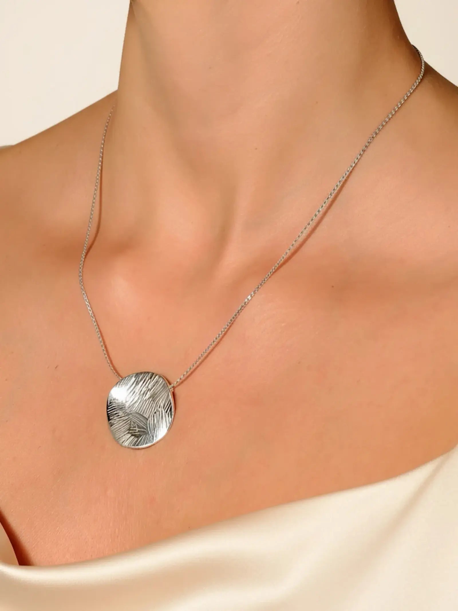 Kaklo papuošalas "Moon"